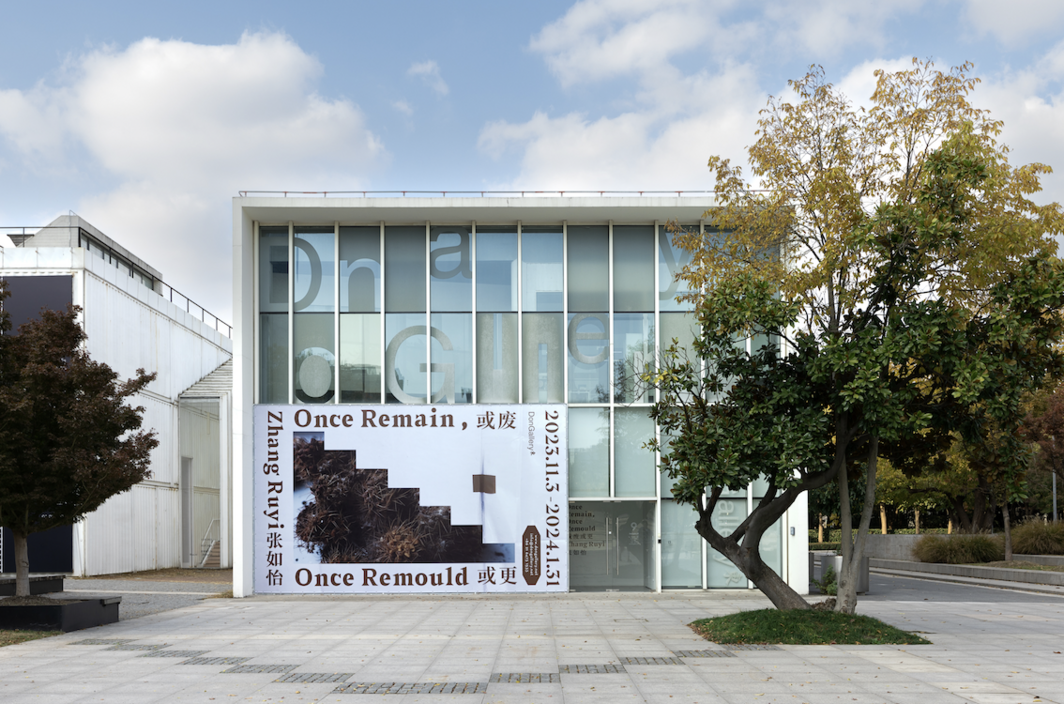 【古書】世界の広場と彫刻 SCULPTURES IN PUBLIC PLACES 古書】世界の広場と彫刻 SCULPTURES IN PUBLIC PLACES
