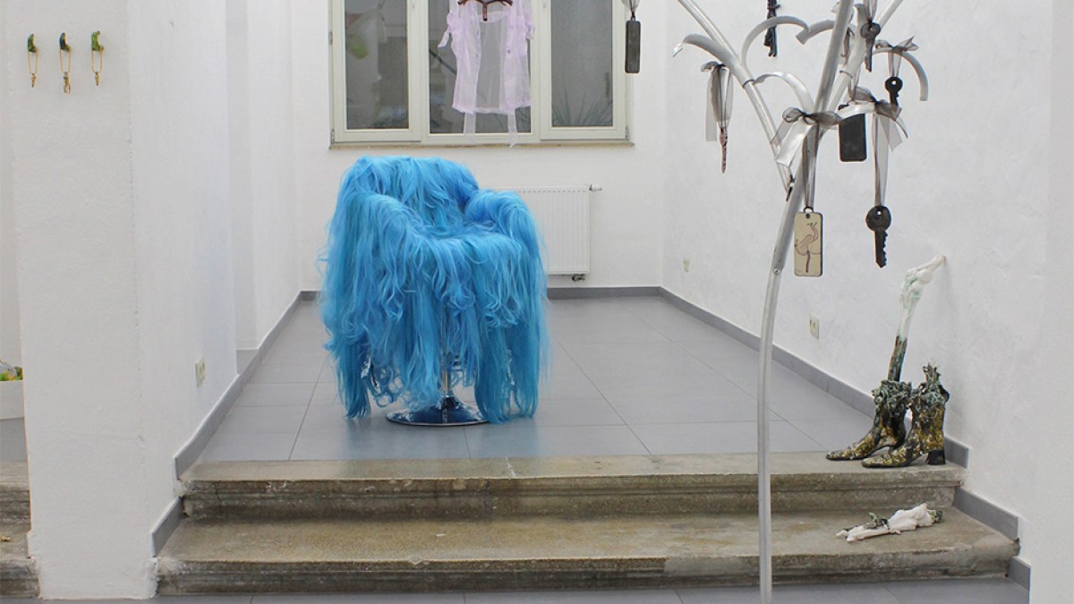 Of all the things I've lost – PROUDICK (Lindsey Mendick & Paloma Proudfoot). Installation view at Ballon Rouge Club, Brussels