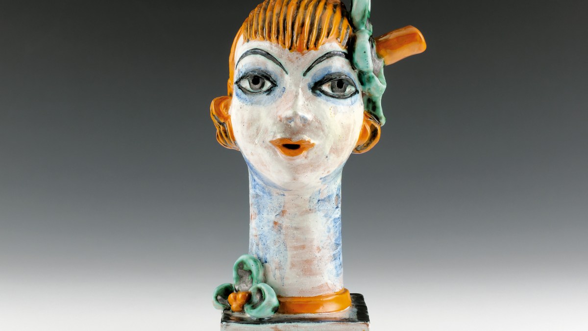 Vally Wieselthier, Girl’s Head with Blue Outlined Eyes, 1928, Wiener Werkstätte model number 511. Red pottery, polychrome glaze, height: 9 5/8 in. (24.5 cm). © Galerie bei der Albertina Zetter.